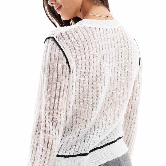 Elegant White Piped Sweater - Picture 2 of 4